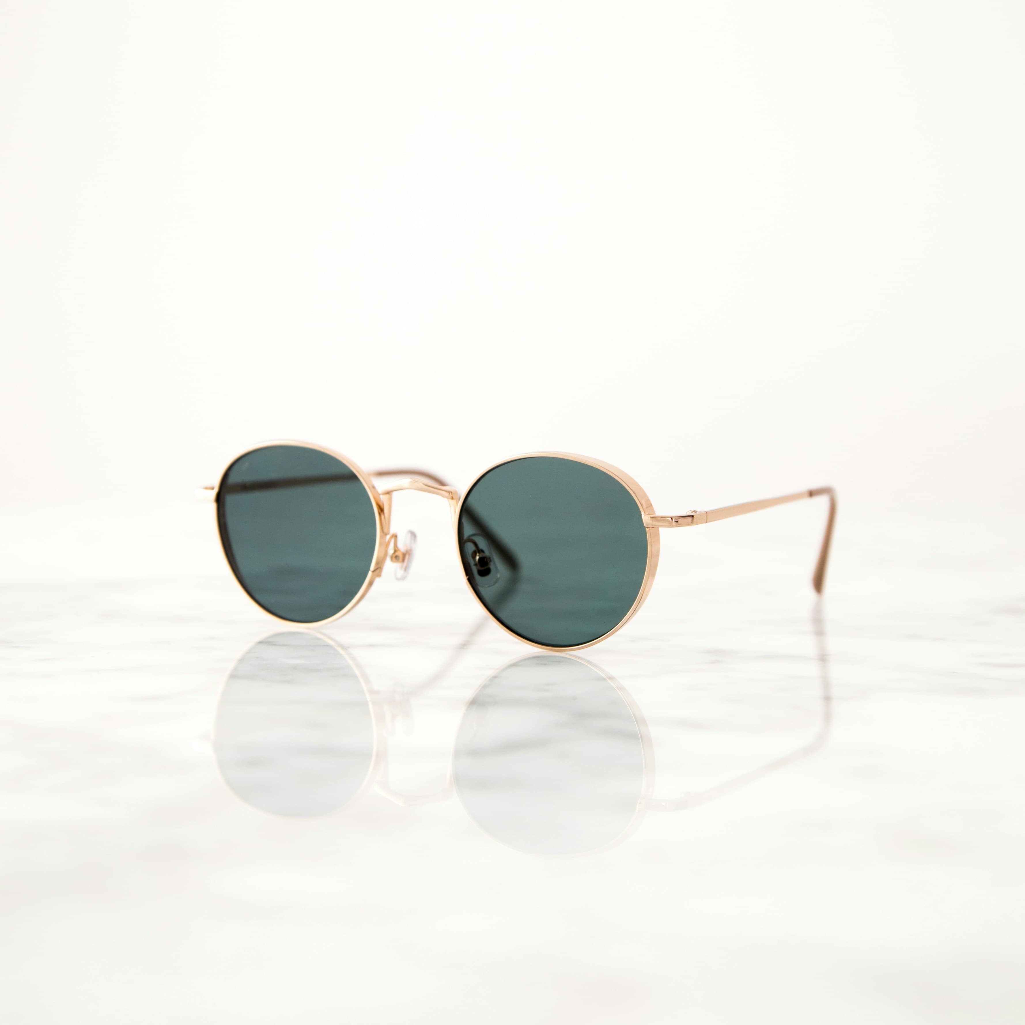 Urban edge with classic aviators